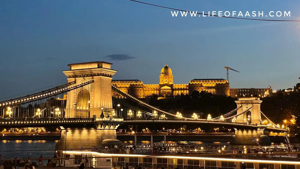 बुडापेस्ट में एक शाम- चेन ब्रिज | डेन्यूब नदी के किनारे बिखरे जूते | हंगरी संसद भवन