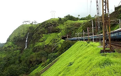 5 Minutes of Thrill: Waterfall Rappelling