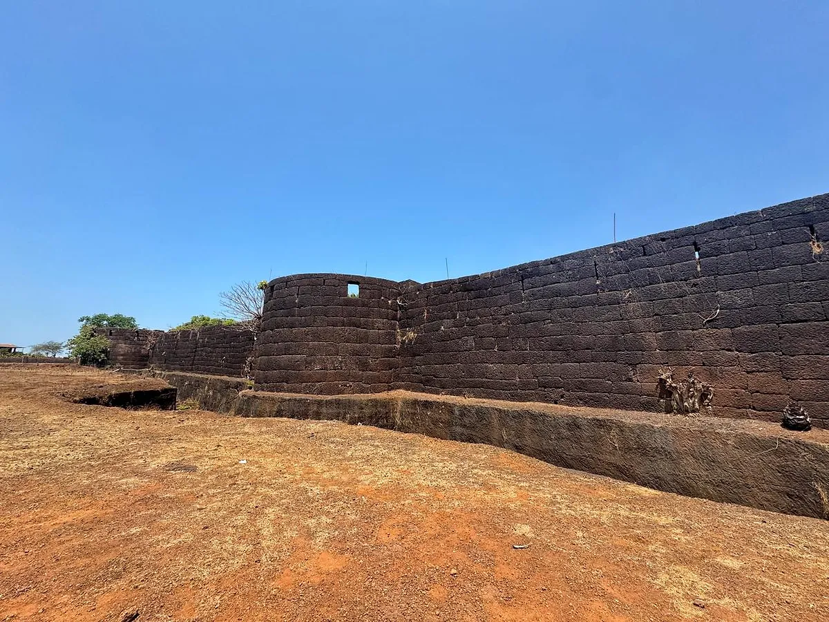 Konkan Road Trip Part 2 – Guhaghar to Dapoli with Beaches, Forts & Family Fun