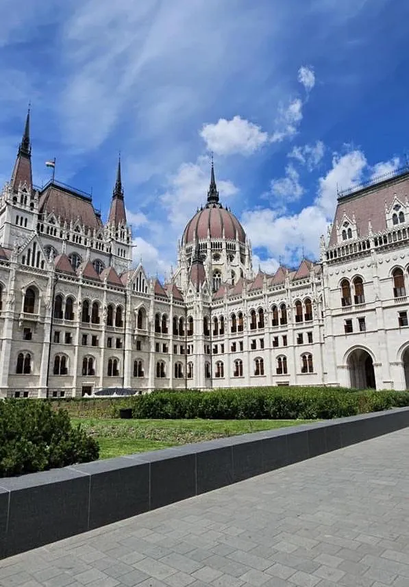 The Chain Bridge | Hungarian Parliament | A day in Budapest